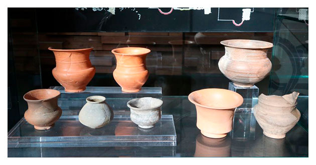 Vasos caliciformes de época ibérica de varias procedencias (siglos V- a.C.)
